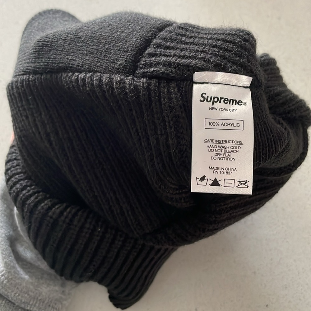 Supreme Hat - Picture 3 of 3